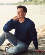 Fruit of the Loom Classic raglan sweatshirt - Image 3